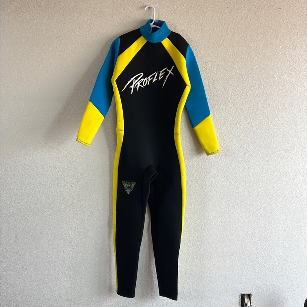 Sz small men's wet suit